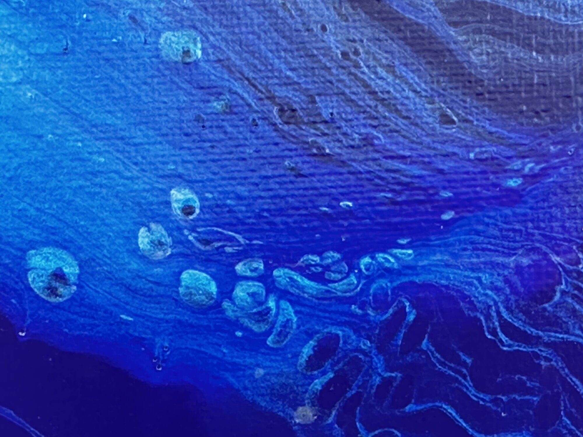 Close-up: arch and drift structures in Bioluminescent
