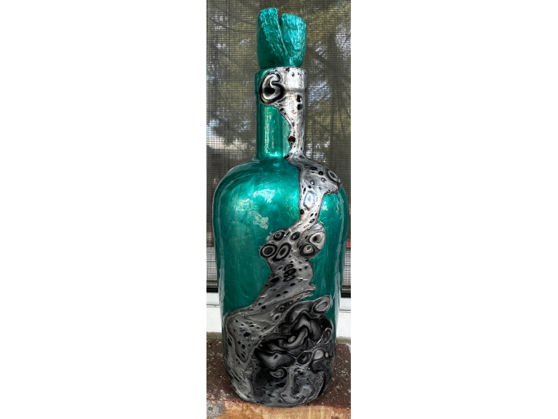 Whisky bottle with green vertical pour and black-and-silver smoke skin, teal foam stopper